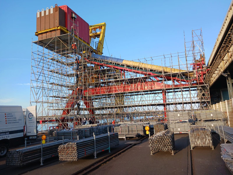 échafaudages complexes zone portuaire coté 1