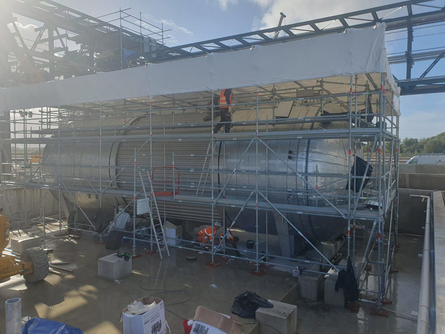 échafaudage parapluie sur chantier de calorifuge - calo foamglass