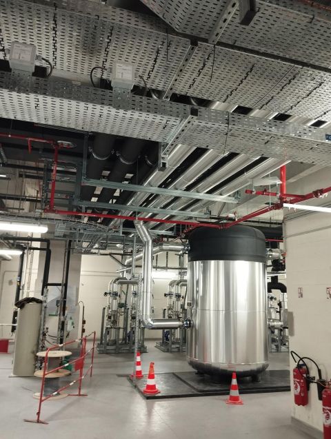 installation industrielle en inox - impact d'un tuyau percé
