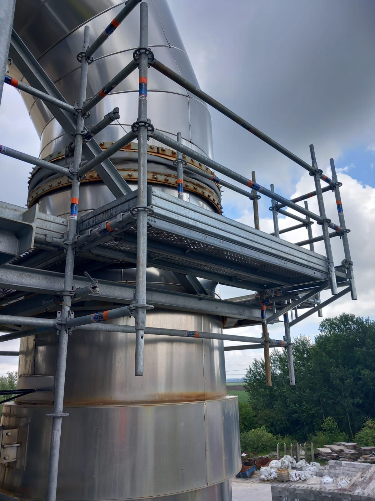 échfaudage industriel suspendu en usine - expertise Opterm